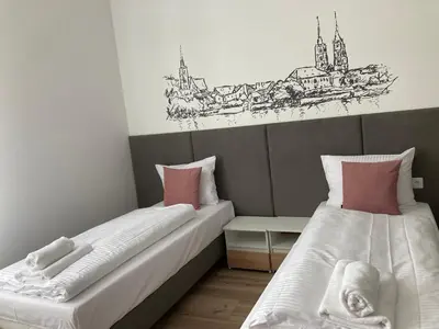 Łóżko lub łóżka w pokoju w obiekcie Aviendo Old Town Apartments