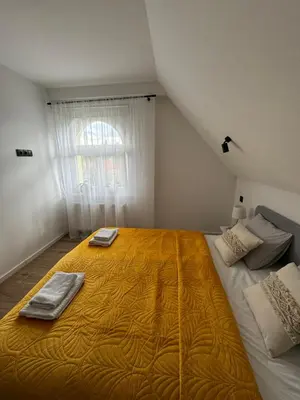 Łóżko lub łóżka w pokoju w obiekcie Apartamenty Astor - Słoneczny