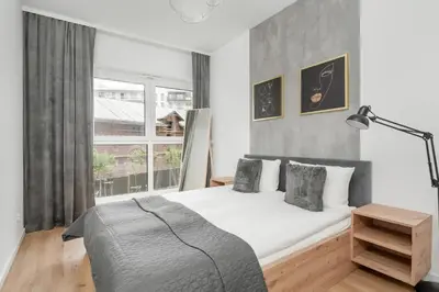 Łóżko lub łóżka w pokoju w obiekcie Mieszczańska Modern Apartment with Balcony & Free Parking Wrocław by Noclegi Renters