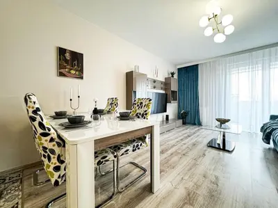 Część wypoczynkowa w obiekcie Stylish Apartment - Balcony, Church Views, Parking! Tram