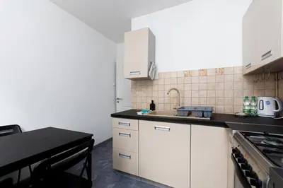 Kuchnia lub aneks kuchenny w obiekcie Rynek Wrocław Homely Apartment by BookingHost