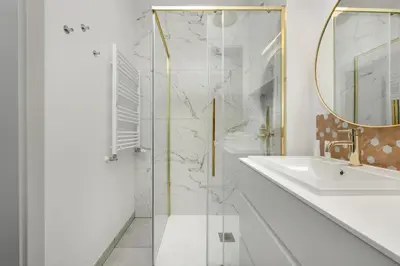 Łazienka w obiekcie Michalczyka Stylish Apartment with Parking in the City Center of Wrocław by Noclegi Renters