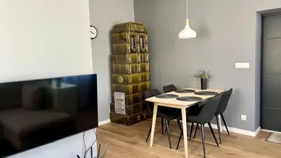 Telewizja i/lub zestaw kina domowego w obiekcie LAWENDOWE NOCOWANIE Zdrojowa 9 lokal 1B