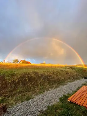 Przyroda w pobliżu tego domu w stylu alpejskim
