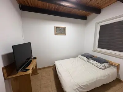 Telewizja i/lub zestaw kina domowego w obiekcie Domek w Miasteczku Portowym