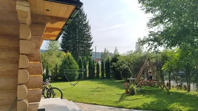 Ogród w obiekcie Chata Czarny Kot z jacuzzi i sauną
