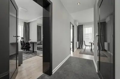 Część wypoczynkowa w obiekcie Luksusowy Apartament z 3 Sypialniami, Klimatyzacją, Parkingiem i Biurkiem we Wrocławiu by Renters Prestige