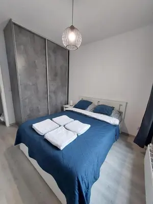 Łóżko lub łóżka w pokoju w obiekcie Apartament Na Grobli , 2-pokoje, Wrocław,blisko Zoo, Rynku, Hydropolis