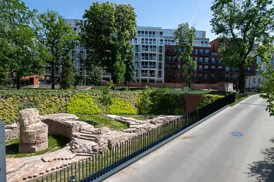 Ogród w obiekcie Apartament2 Bulwar Staromiejski Stare Miasto Centrum
