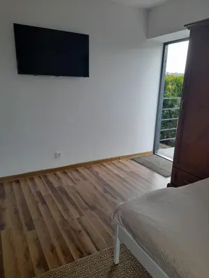 Telewizja i/lub zestaw kina domowego w obiekcie Apartament KLEMENS nr domu 14