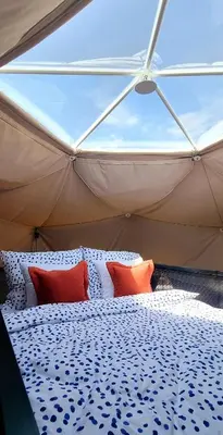 Łóżko lub łóżka w pokoju w obiekcie Glamping Tajemniczy Ogród