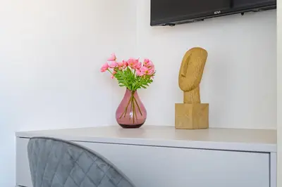 Telewizja i/lub zestaw kina domowego w obiekcie Apartament Radosny, Klimatyzacja, PW INVEST HOME