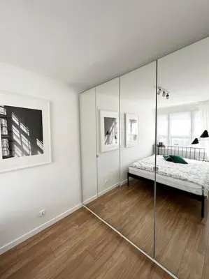 Łóżko lub łóżka w pokoju w obiekcie Komfort w Centrum Wrocławia