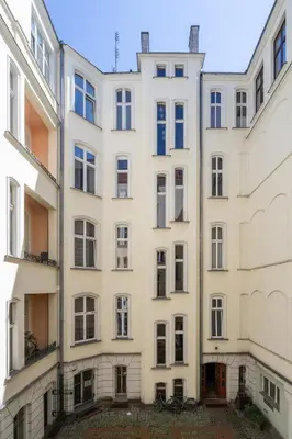 Budynek, w którym mieści się apartament