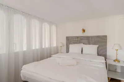 Łóżko lub łóżka w pokoju w obiekcie RentPlanet - Apartament Podwale