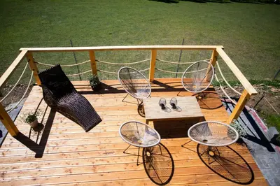 Balkon lub taras w obiekcie Domek Kołodziejowo z jacuzzi Góry Sowie Góry Stołowe