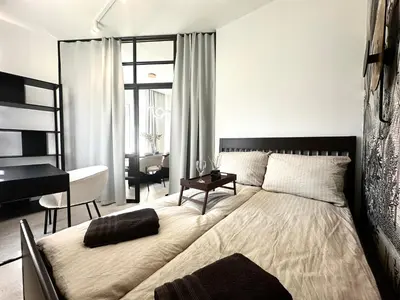 Łóżko lub łóżka w pokoju w obiekcie ŁĄKOWA Apartment ~ 1000m Main Square ~ Self Check-In 20h