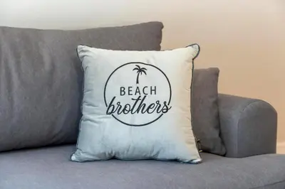 Część wypoczynkowa w obiekcie Beach Brothers House Domki nad jeziorem Nyskim