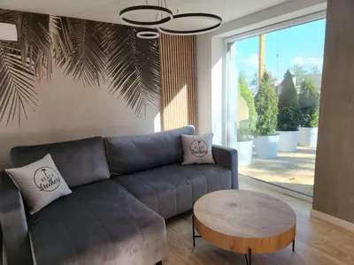 Część wypoczynkowa w obiekcie Beach Brothers House Domki nad jeziorem Nyskim