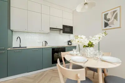 Kuchnia lub aneks kuchenny w obiekcie Modern Apartment with Parking and Air-Conditioning in Wrocław by Noclegi Renters