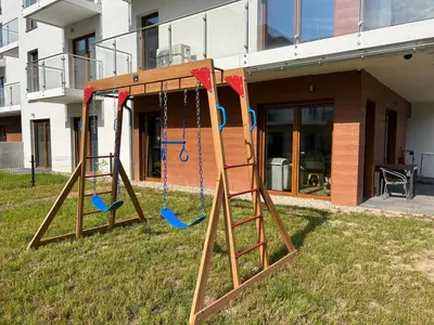 Plac zabaw dla dzieci w obiekcie Apartament Słoneczna polana