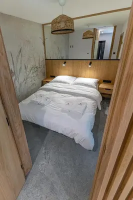 Łóżko lub łóżka w pokoju w obiekcie Apartamenty Activ Zdrój