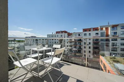 Balkon lub taras w obiekcie Przytulny Apartament z Parkingiem Partynice we Wrocławiu by Noclegi Renters
