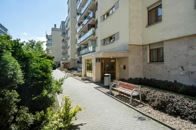Budynek, w którym mieści się apartament