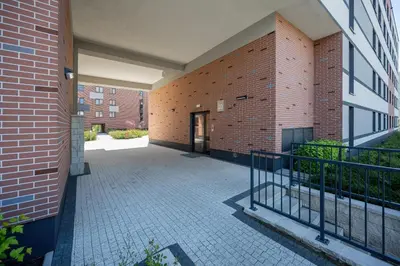 Budynek, w którym mieści się apartament