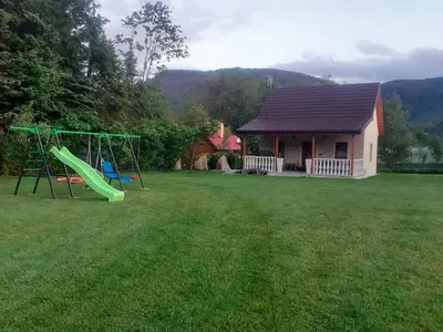 Plac zabaw dla dzieci w obiekcie Domek Przy Zalewie Z Balią