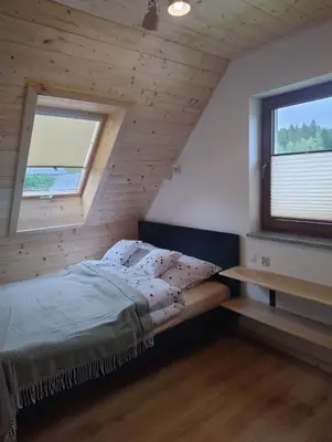 Łóżko lub łóżka w pokoju w obiekcie Domek Przy Zalewie Z Balią