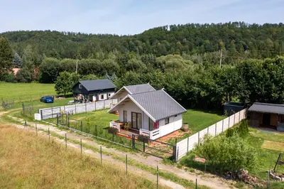 Przyroda w pobliżu tego domu w stylu alpejskim