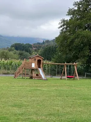 Plac zabaw dla dzieci w obiekcie Domki Polne Marzenie
