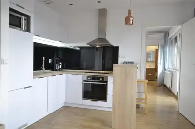 Kuchnia lub aneks kuchenny w obiekcie APARTAMENT KŁODNICKA z PARKINGIEM , Klimatyzacja
