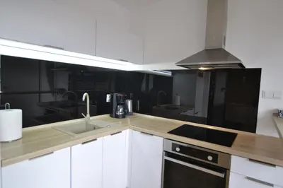 Kuchnia lub aneks kuchenny w obiekcie APARTAMENT KŁODNICKA z PARKINGIEM , Klimatyzacja