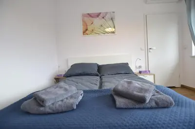 Łóżko lub łóżka w pokoju w obiekcie APARTAMENT KŁODNICKA z PARKINGIEM , Klimatyzacja
