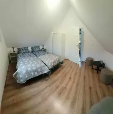 Łóżko lub łóżka w pokoju w obiekcie Domek w ogródku