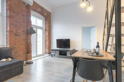 Telewizja i/lub zestaw kina domowego w obiekcie Apartament z antresolą Nowa Papiernia