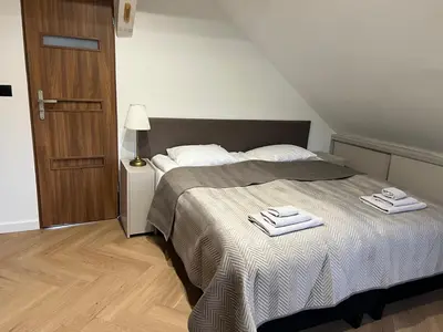 Łóżko lub łóżka w pokoju w obiekcie Dom Przy Lesie