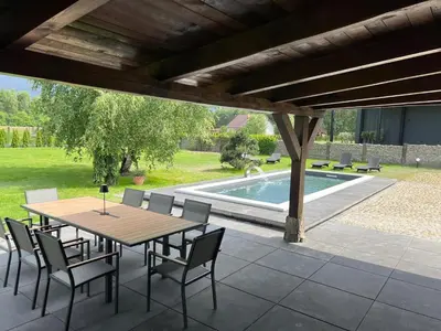 Basen w obiekcie Dom Przy Lesie lub w pobliżu