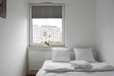 Łóżko lub łóżka w pokoju w obiekcie RentPlanet - Apartament Różanka