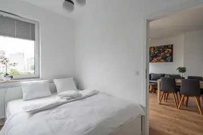 Łóżko lub łóżka w pokoju w obiekcie RentPlanet - Apartament Różanka