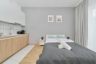 Łóżko lub łóżka w pokoju w obiekcie Modern Studio Słonimskiego with Balcony by Noclegi Renters