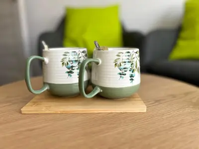 Zestaw do parzenia kawy i herbaty w obiekcie Na Turystycznej-apartamenty i pokoje w sercu uzdrowiska
