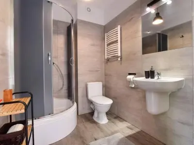 Łazienka w obiekcie Na Turystycznej-apartamenty i pokoje w sercu uzdrowiska