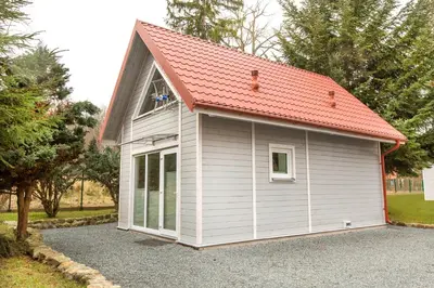 Budynek, w którym mieści się domek letniskowy