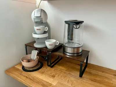 Zestaw do parzenia kawy i herbaty w obiekcie Apartament Różowy Jeleń