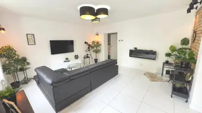 Telewizja i/lub zestaw kina domowego w obiekcie Stylowy Apartament w sercu Uzdrowiska