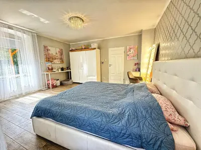 Łóżko lub łóżka w pokoju w obiekcie Stylowy Apartament w sercu Uzdrowiska