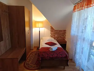 Łóżko lub łóżka w pokoju w obiekcie Pensjonat Zielone Wzgórze w Bolesławowie